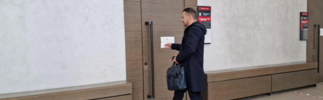 ZAGORKIN KANDIDAT BEZ PODRŠKE U BEOGRADU Majlat ušao u praznu sudnicu