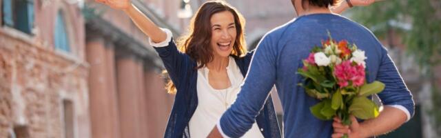 Koje poklone treba izbegavati za 8. mart: Ovo cveće se nosi na groblje i nipošto ne sme da se poklanja damama