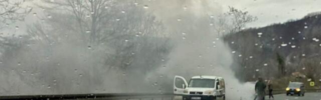 Buktinja na magistrali: Gori automobil iznad Užica