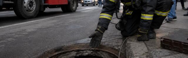 Bežala od policijske kontrole, pa upala u šaht – vatrogasi je satima izvlačili