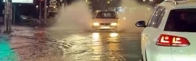 Influenser usled haosa! Snimao bujice na beogradskim ulicama: Njegova devojka preplašena "Noge su mi mokre"