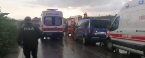 Tragedija u Turskoj: Minibus pun turista izleteo sa puta i sleteo u jarak, za sada 26 mrtvih (VIDEO)
