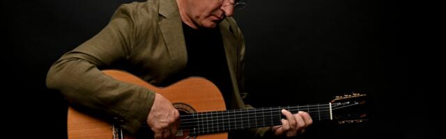 Poznati čačanski muzičar Zoran Branković nastupa u kafeu “Enigma“