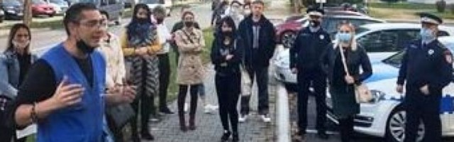 VRADIMO DECU U ŠKOLE: Roditelji iz Modriče protestuju već treći dan (FOTO)