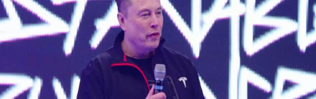 Tesla će uskoro dozvoliti vozačima da „pišu poruke dok voze“