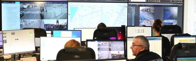 FOTO: Dačić u Komandno-operativnom centru prati uklanjanje bombe iz Drugog svetskog rata