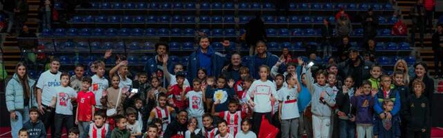 Osmesi na tribinama: Fondacija Meridian i KK Crvena zvezda obradovali najmlađe