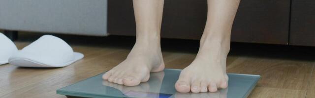 Topi salo brzinom munje: Dodajte ovo u mlaku vodu i popijte na prazan stomak