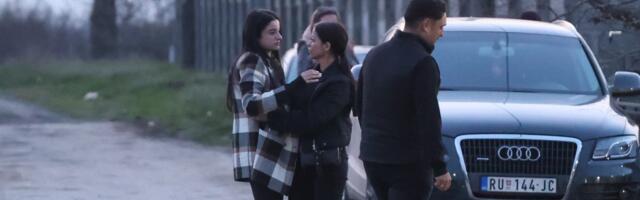 Bivša i sadašnja žena Darka Lazića u suzama: SCENE KOJE KIDAJU DUŠU U BRESTAČU