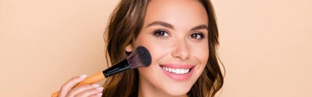 Trik sa rumenilom koje briše godine sa lica: Šminkerka otkriva kako se pravilno nanosi prema obliku lica