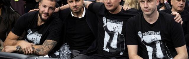 Pavlović, Novica i Lovernj u Areni: Bivši igrači Partizana došli da odaju poštu Vujoševiću (FOTO)