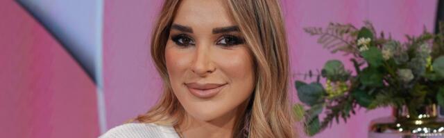 ĆERKA DRAGANA DŽAJIĆA SE SKINULA U BIKINI: Dragana je prava bomba, zapalila plažu - Muškarci lude za njom, a ona ljubi BRATA ANE IVANOVIĆ