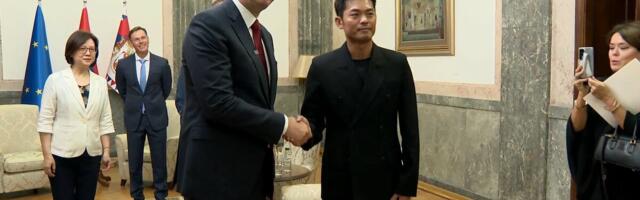 UŽIVO VUČIĆ SE SASTAO SA NAJVEĆIM SVIH VREMENA! Lin Dan predsedniku uručio reket, imao posebnu želju - Šampion će biti promoter Ekspa
