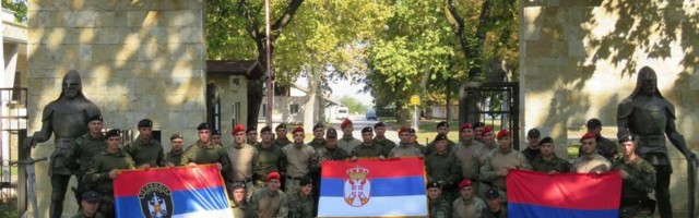 IDENTITET: Srbija uz trobojku i plotune DEMONSTRIRALA NACIONALNO JEDINSTVO! Građani s ponosom započeli proslavu praznika