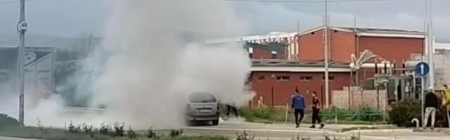 Goreo automobil kod TC Delta, nema povređenih