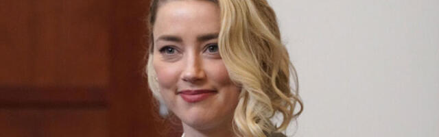 SLAVNA GLUMICA ČEKA DRUGO DETE: Nakon STRAHOVITOG suđenja sa Džonijem Depom, SVI SU JE ZAMRZELI - i pobegla je van zemlje