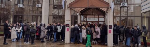 Kragujevački srednjoškolci odali poštu stradalima u Novom Sadu