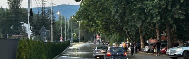 Pukla cev u Blagoja Parovića u Nišu, obustavljen saobraćaj kod „Delte“