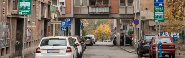 Užas na Zvezdari: Četvorica pretukla oca i sina zbog parkinga