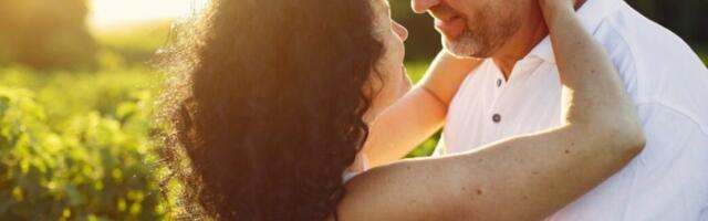 5 Zodijaka imaće ludu sreću u ljubavi u septembru 2025, pomračenja i tranziti donose strast i magičnu romansu