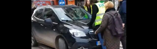 Nepoznati vozač se zaleteo automobilom na studente kod Pravnog tokom 16 minuta tišine