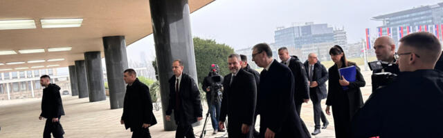 VUČIĆ NA SASTANKU SA PELEGRINIJEM Održan svečani doček ispred Palate Srbija, crveni tepih, himna i počasna Garda