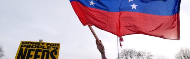 Građani širom SAD izašli na ulice protestujući protiv vojne operacije u Venecueli