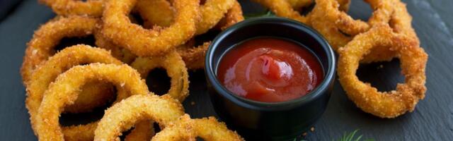 Zdravi pohovani kolutići crnog luka: Neverovatno hrskavi, a prave se bez kapi ulja