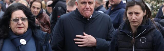 ŽELJKO OBRADOVIĆ POTPUNO SLOMLJEN! Stigao na sahranu Duška Vujoševića, njegov izraz lica govori više od hiljadu reči!