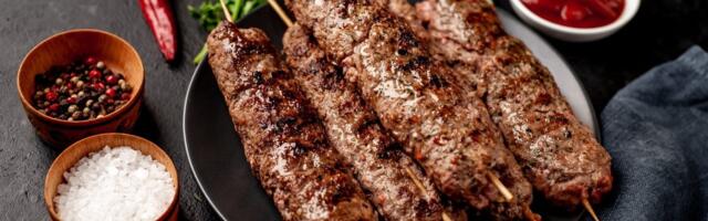 Prvi maj bez roštilja? 4 trika da ispečete meso kao da je na pravom žaru