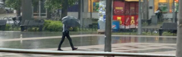 U ovom delu Srbije tutnji nevreme: Pljuštaće do kraja dana