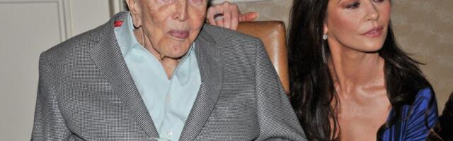 Svekar Ketrin Zite-Džouns bio je Srbin? Udata je u uticajnoj američkoj porodici, a godinama se priča da je ovo istina o poreklu Kirka Daglasa