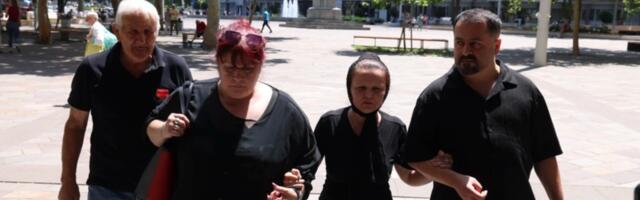 MALA CANA OBJAVILA UMRLICU POKOJNOM SUPRUGU: Među ožalošćenima nema imena ćerki