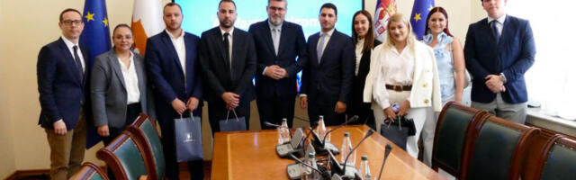 Министар Старовић разговарао са делегацијом омладине Демократског савеза Кипра