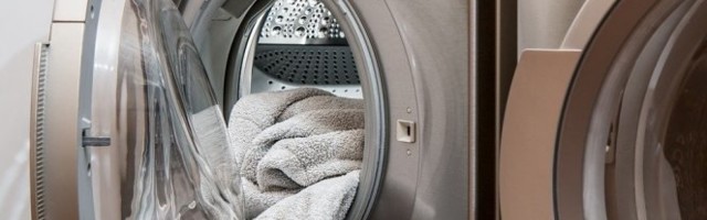 TRI TRIKA ZA SAVRŠENO OPRAN VEŠ! Jedna žena je otkrila TAJNU iz radnje za HEMIJSKO ČIŠĆENJE - na OVO obratite pažnju!