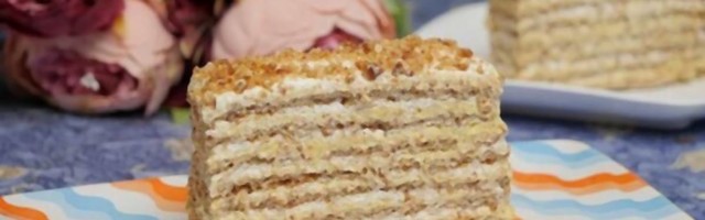 Raskošna Uskršnja torta od oraha i lešnika koja je prava kraljica praznika