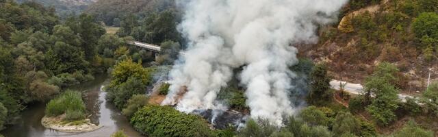 Požar u Lučanima: Gori velika površina na ulazu u u grad, očekuje se dolazak vatrogasaca