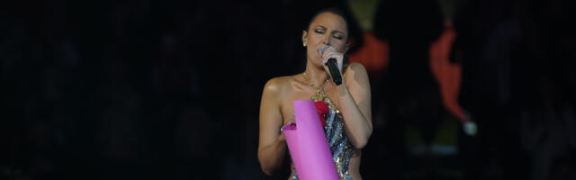 Aleksandra Prijović ponovo peva: Pevačica se vratila muzici posle porođaja, izgledom oduševila prisutne