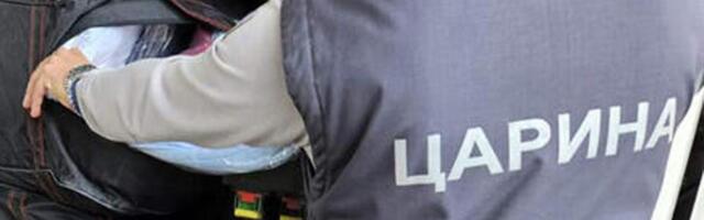 MISLIO DA ĆE PROĆI NEPRIMEĆENO, A CARINICI SVE OTKRILI: Putnik na Horgošurekao da nema ništa da prijavi, a kad su otvorili kofer imali šta da vide (foto)