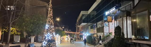 NOVA GODINA NEKAD I SAD Vera iz Vranja se prisetila kako su nekad izgledali praznici i novogodišnja euforija: Unuka me pita da li smo dobijali paketiće! (FOTO)