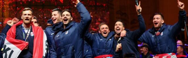 Srbi, šta vam nije jasno? Koljački pokliči pred očima Evrope (FOTO/VIDEO)