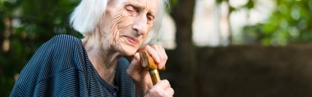 "KAD KRENE DA KUKA, DOĐE MI DA UDARAM GLAVOM O SPOMENIK": Majka na sahrani sina RAZBESNELA Srbe:"Kako ću JADNA..."