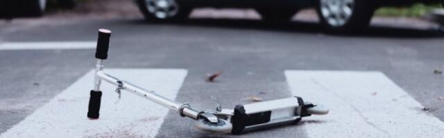 DEČAK (13) POGINUO NA TROTINETU! Automobilom ga pokosio vozač, odmah uhapšen!