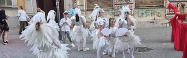 Zemunski karneval defileom počeo na Velikom trgu, bogat program sve do 19. jula