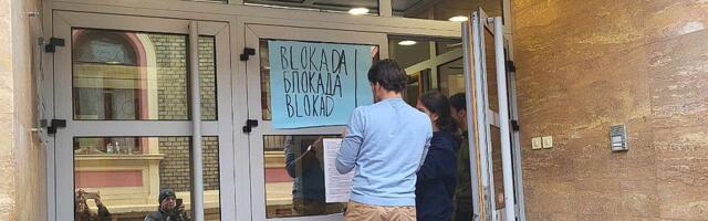 Studenti blokirali i Akademiju umetnosti u Novom Sadu