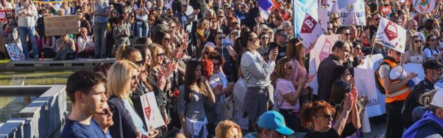 Nastavnici iz Čajetine demantovali Vučića da su njihov put u Čačak platile strane službe