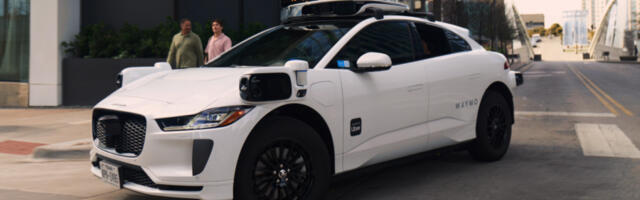 Waymo povlači 1.200 robotaksija
