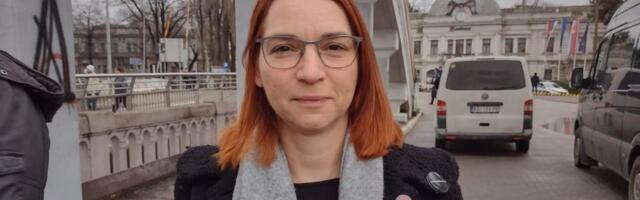 „Predsedničkim dekretima se ne aboliraju oni koji lome vilice“: Jelena Kleut na protestu u Kragujevcu