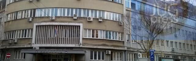 Iz kladionice,uz pretnju pištoljem, uzeo 40.000 dinara