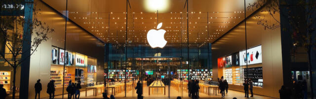 Apple ušao u istoriju kao DRUGA kompanija na svetu vredna pet biliona dolara